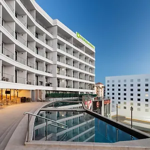Wyndham Garden Marina Hotel